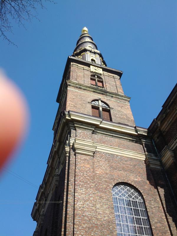 Hvor høj er Vor Frelser kirke ?