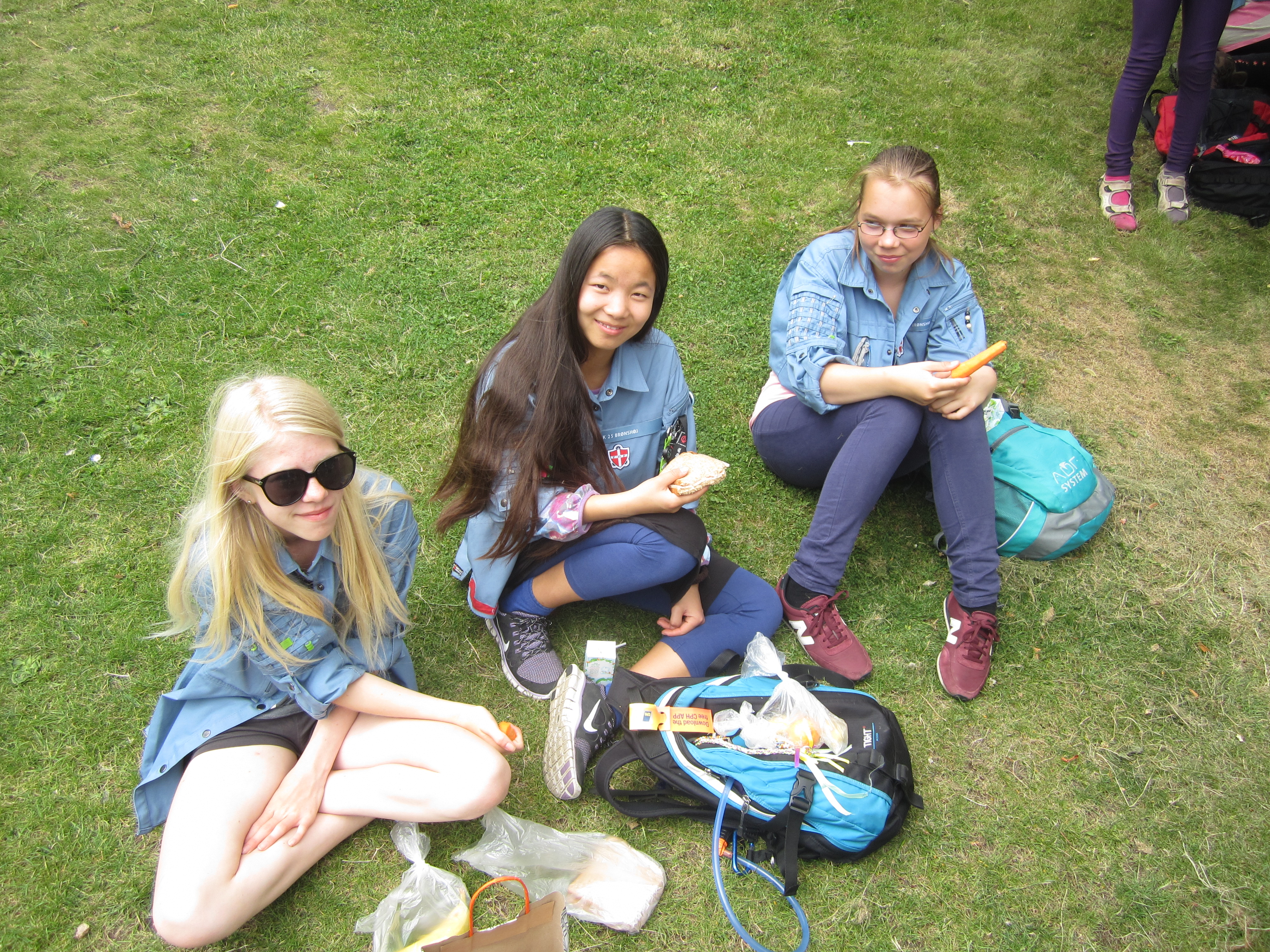 Frokosten nydes i parken