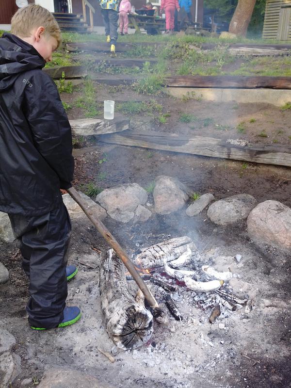 Man skal selv få sin banan ud af bålet -og det er varmt